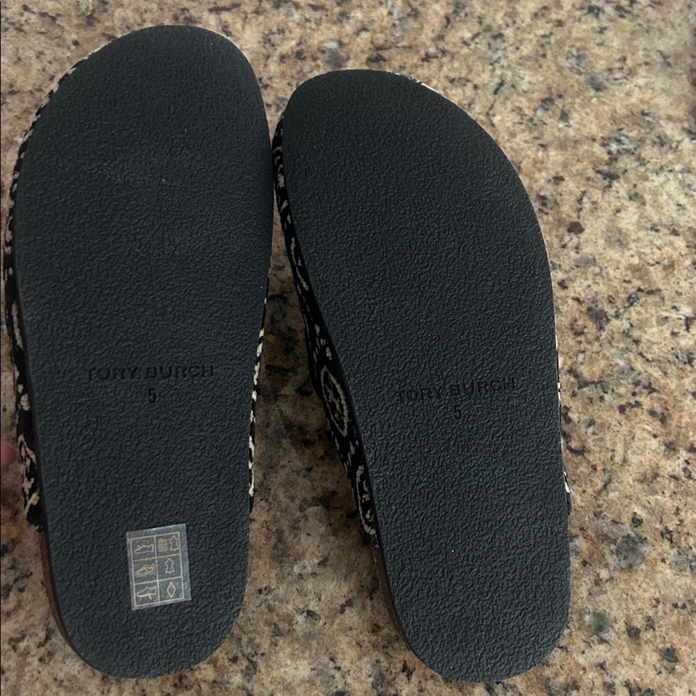 New Tory Burch monogram mules with charm - Picture 8 of 11